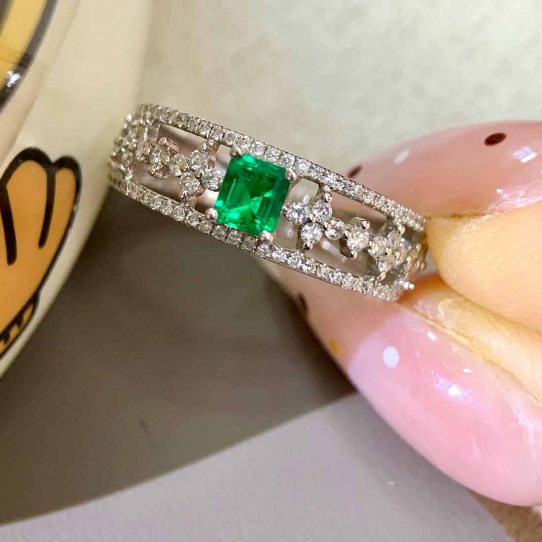 14k Gold 0.66 Ctw Vivid Green Natural Emerald & Diamond Ring: Ref:231008330 // gold content:14k gold // ring size:7. 25us // // main gemstone:emerald // shape:octagonal // carat weight:0. 27ct // color:vivid green // treatment:natural // // adjacent gemstone 2