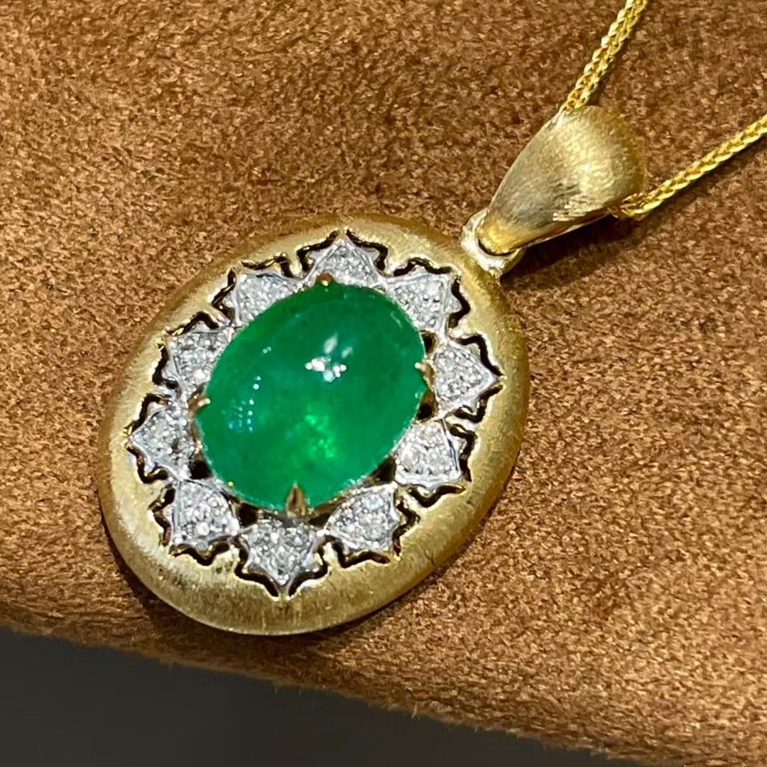 14k Gold 2 Ct Vivid Green Natural Emerald & Diamond Pendant( Without Chain ): Ref:231008333 // gold content:14k gold // main gemstone:emerald // shape:oval // carat weight:2ct // color:vivid green // treatment:natural // // adjacent gemstone 2 : diamond // shape:round //