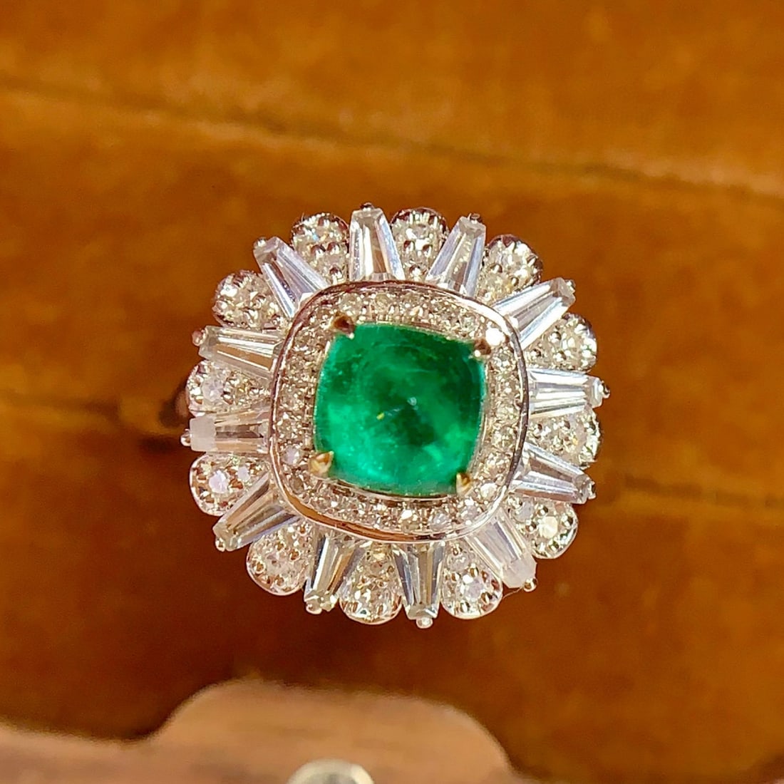 14k Gold 1.2 Ct Vivid Green Natural Emerald & Diamond Ring/pendant( Without Chain ): Ref:231008354 // gold content:14k gold // ring size:7. 25us // // main gemstone:emerald // shape:suger-loaf // carat weight:1. 2ct // color:vivid green // treatment:natural // // adjacent gemstone 2 :