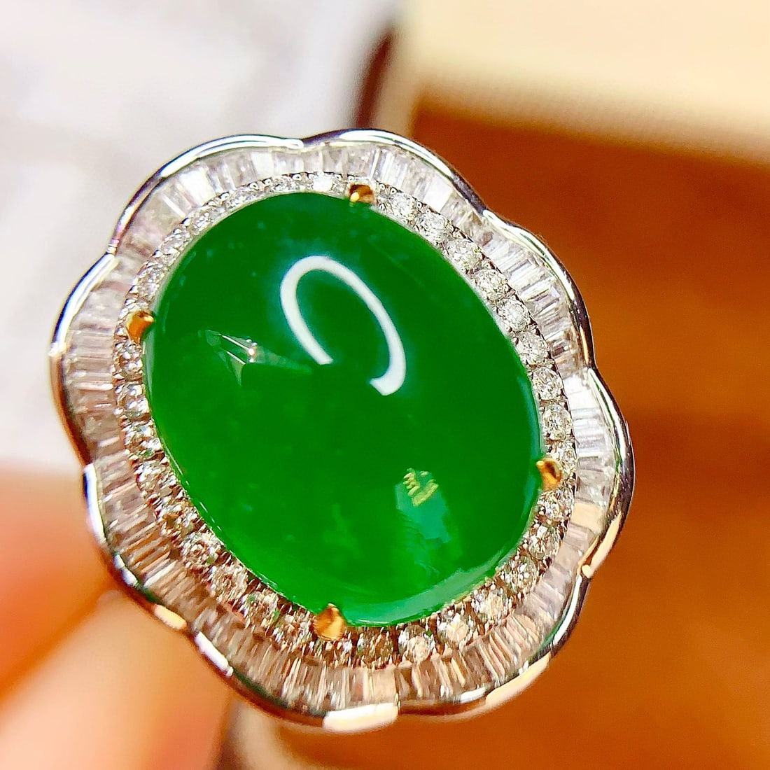 14k Gold 7.82 Ct Vivid Green Natural Emerald & Diamond Ring/pendant( Without Chain ): Ref:231008355 // gold content:14k gold // ring size:7. 25us // // main gemstone:emerald // shape:oval // carat weight:7. 82ct // color:vivid green // treatment:natural // // adjacent gemstone 2 : diam