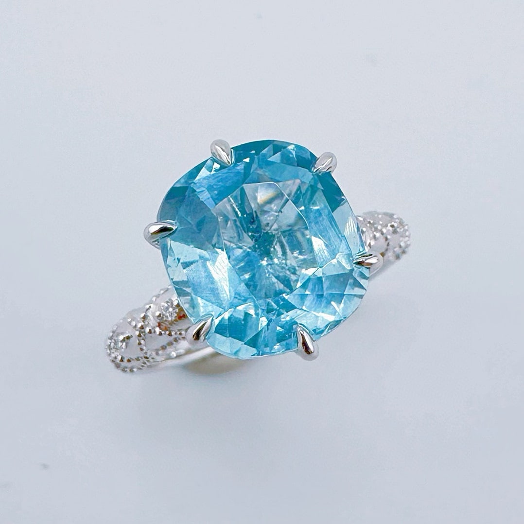 14k Gold 4.43 Ctw Natural Aquamarine & Diamond Ring: Ref:231008362 // gold content:14k gold // ring size:7. 25us // // main gemstone:aquamarine // shape:cushion // carat weight:4. 40ct // color:santa maria color // treatment:natural // // adjacent