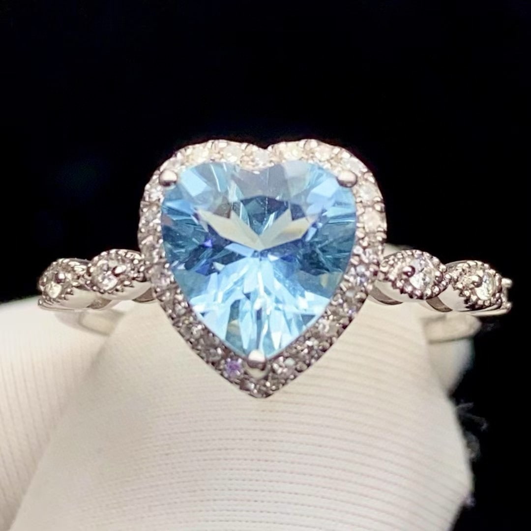 14k Gold 1.9 Ct Natural Aquamarine & Diamond Ring: Ref:231008363 // gold content:14k gold // ring size:7. 25us // // main gemstone:aquamarine // shape:heart // carat weight:1. 9ct // color:santa maria color // treatment:natural // // adjacent