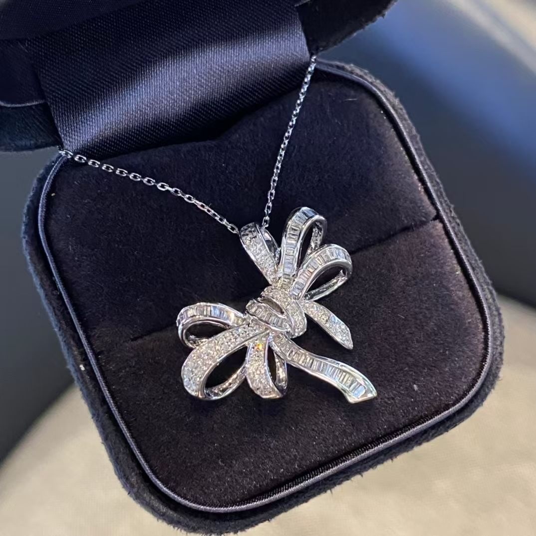 14k Gold 0.68 Ct Natural H Diamond Necklace: Ref:231008368 // gold content:14k gold // main gemstone:diamond // shape:multiply // carat weight:0. 68ct // clarity grade:vs-si // color:h // treatment:natural // High Estimate: 3100 Low Estimate:
