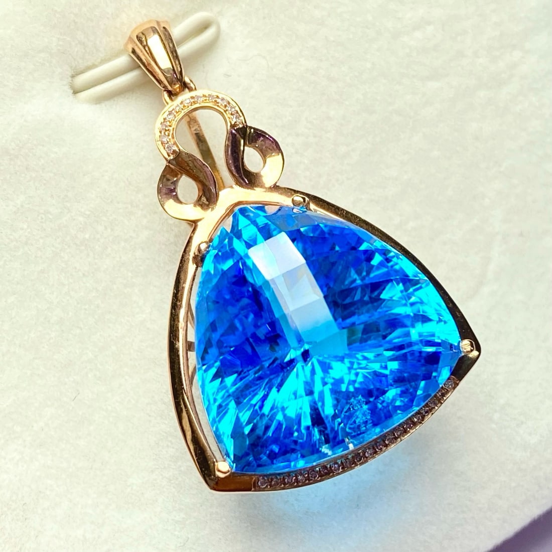 14k Gold 32.6 Ct Natural Topaz & Diamond Pendant( Without Chain ) - 2