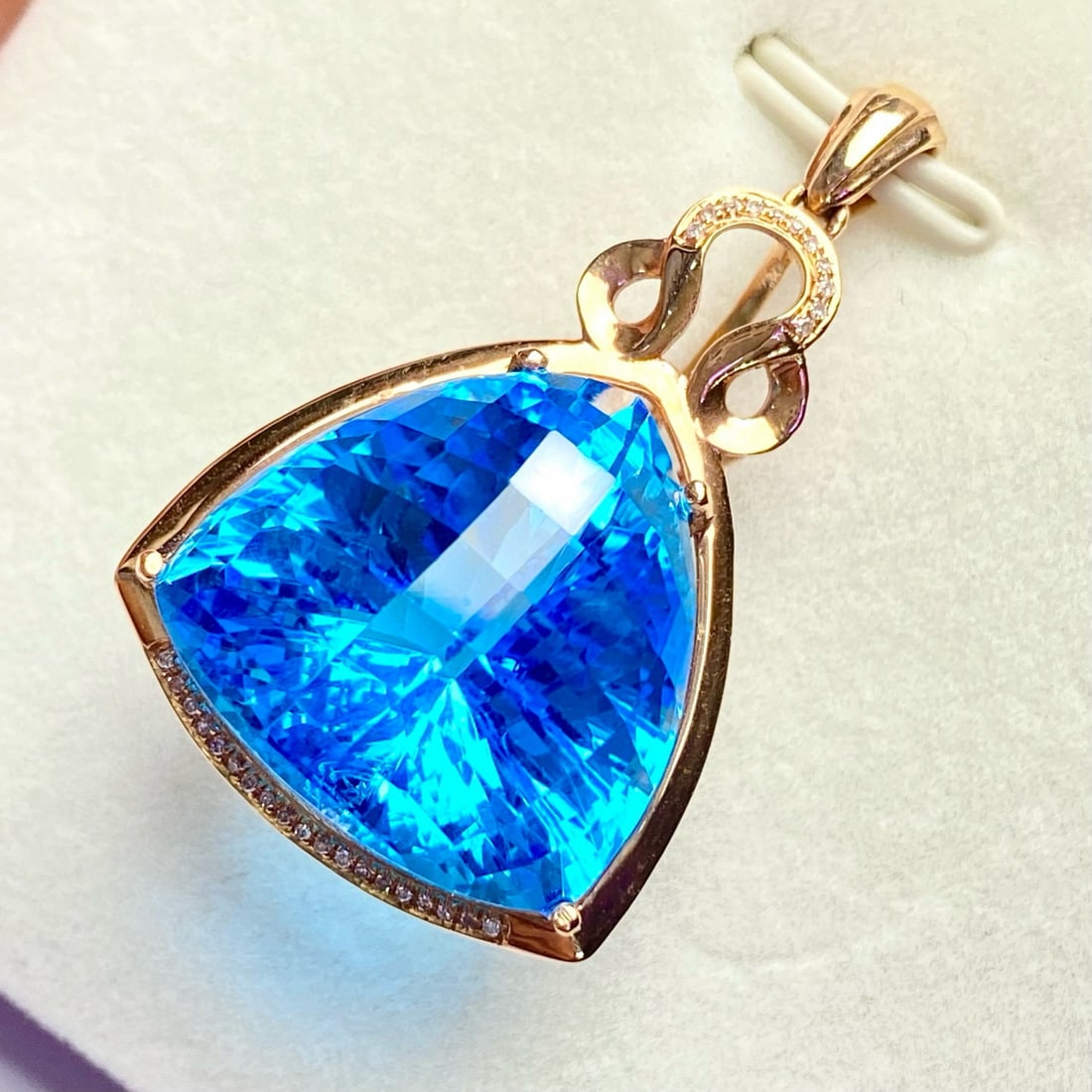 14k Gold 32.6 Ct Natural Topaz & Diamond Pendant( Without Chain ) - 3