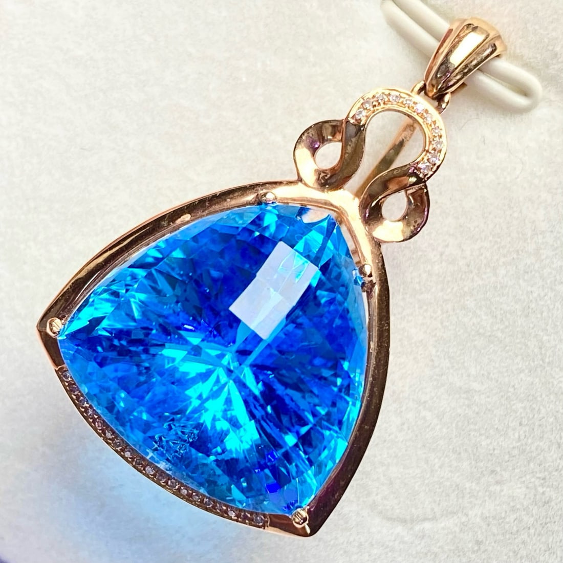 14k Gold 32.6 Ct Natural Topaz & Diamond Pendant( Without Chain ) - 4