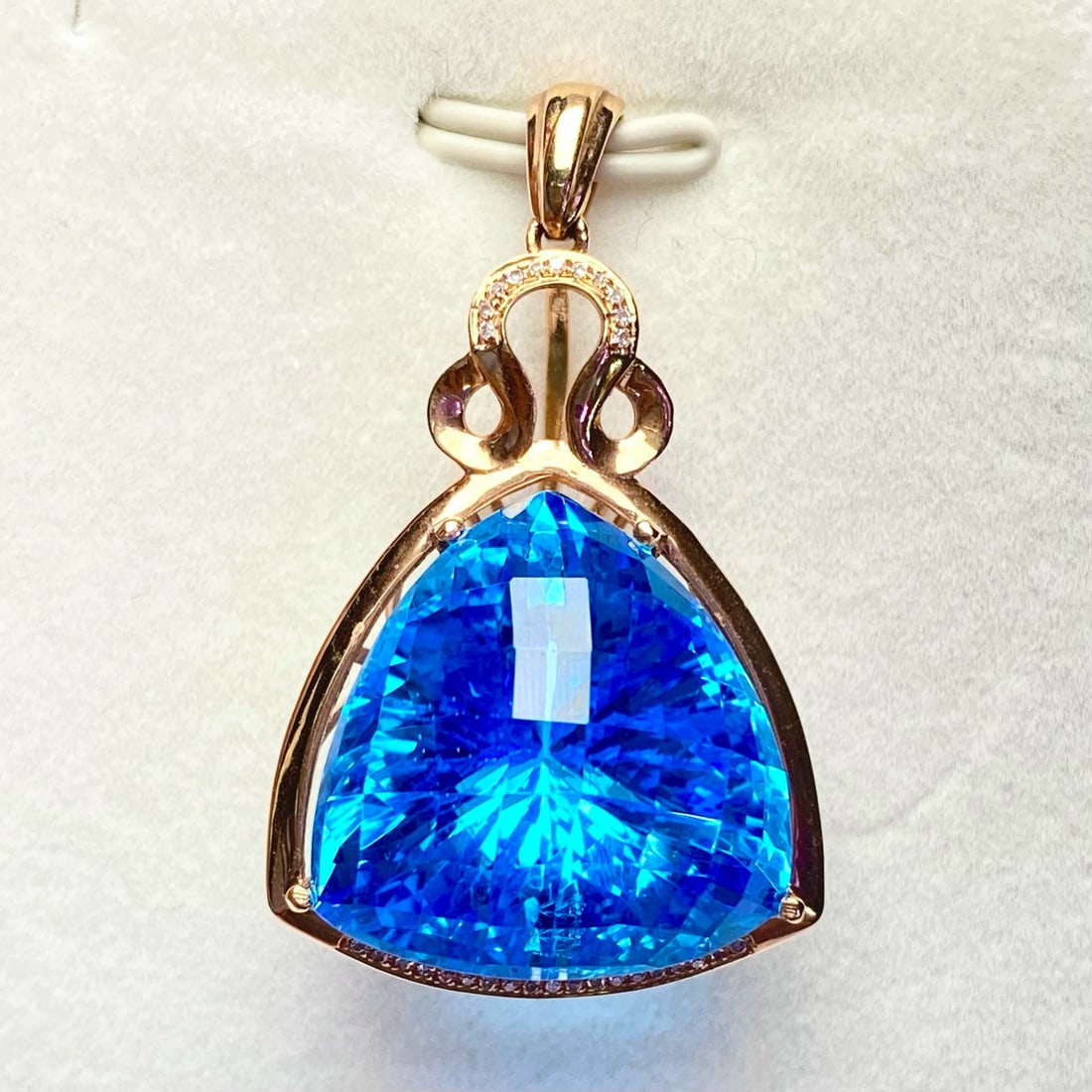 14k Gold 32.6 Ct Natural Topaz & Diamond Pendant( Without Chain ) - 5