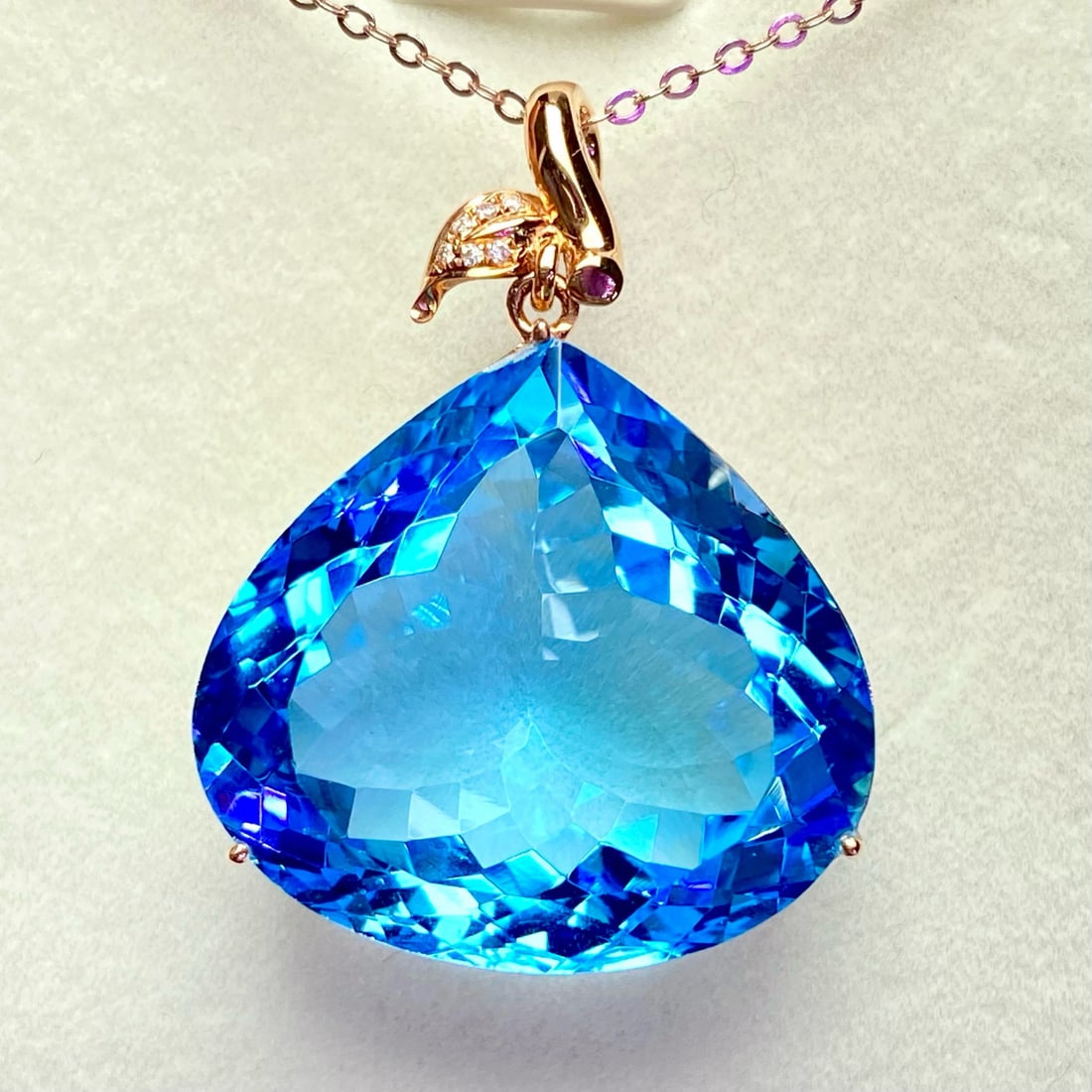 14k Gold 46.95 Ct Natural Topaz & Diamond Pendant( Without Chain ): Ref:231008383 // gold content:14k gold // main gemstone:topaz // shape:pear // carat weight:46. 95ct // color:blue // treatment:natural // // adjacent gemstone 2 : diamond // number of stones:6 //