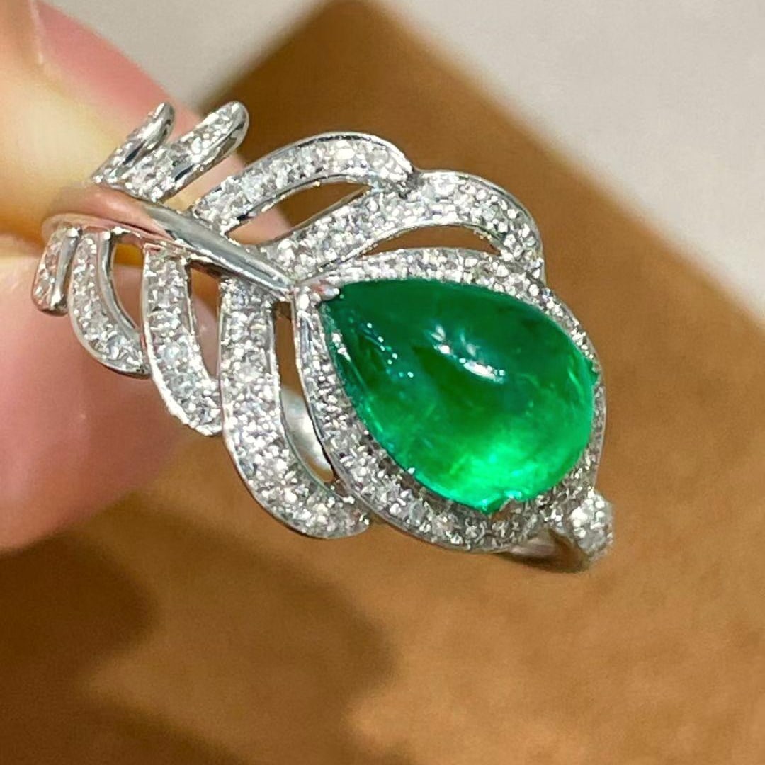 14k Gold 1.35 Ct Vivid Green Natural Emerald & Diamond Ring: Ref:231008388 // gold content:14k gold // ring size:7. 25us // // main gemstone:emerald // shape:pear // carat weight:1. 35ct // color:vivid green // treatment:natural // // adjacent gemstone 2 :