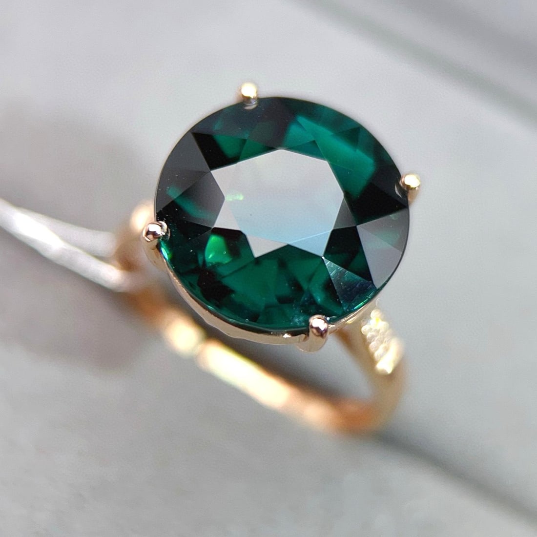 14k Gold 10.09 Ctw Natural Tourmaline & Diamond Ring: Ref:231008397 // gold content:14k gold // ring size:7. 25us // // main gemstone:tourmaline // shape:round // carat weight:10. 03ct // color:green // treatment:natural // cut grade:g // // adjacent