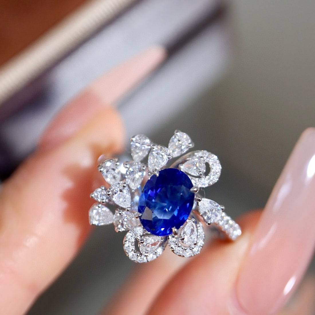 14k Gold 2.51 Ctw Vivid Blue Natural Sapphire & Diamond Ring: Ref:231008409 // gold content:14k gold // ring size:7. 25us // // main gemstone:sapphire // shape:oval // carat weight:1. 70ct // color:vivid blue // treatment:natural // // adjacent gemstone 2 :