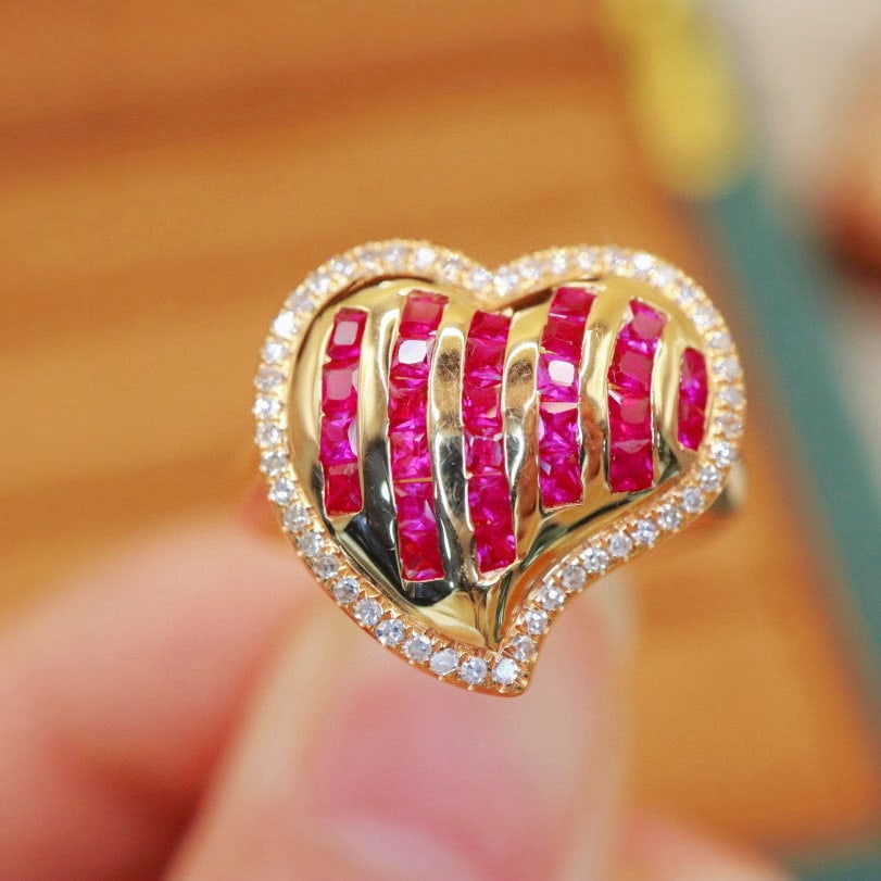 14k Gold 0.81 Ctw Natural Ruby & Diamond Ring: Ref:231008418 // gold content:14k gold // ring size:7. 25us // // main gemstone:ruby // shape:princess // carat weight:0. 67ct // color:red // treatment:natural // // adjacent gemstone 2 : diamond //