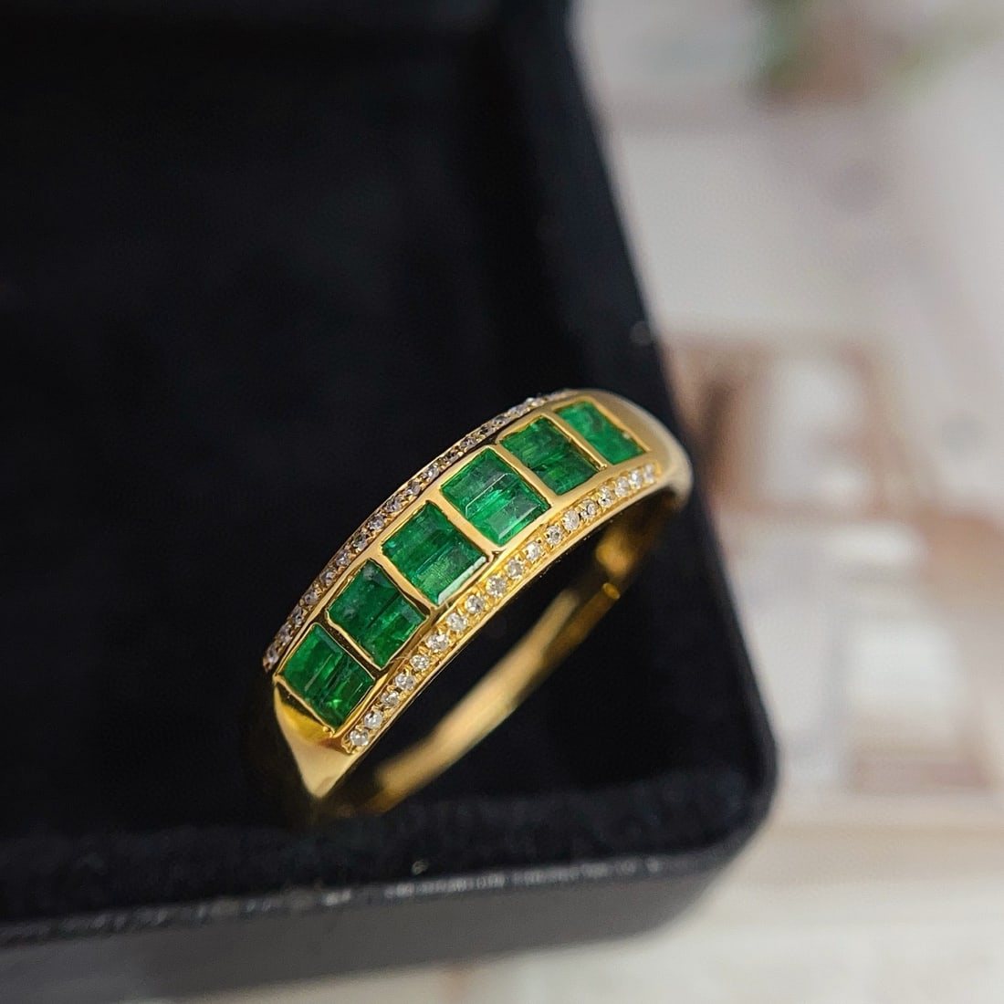 14k Gold 1.58 Ct Vivid Green Natural Emerald & Diamond Ring: Ref:231008443 // gold content:14k gold // ring size:7. 25us // // main gemstone:emerald // shape:rectangle // carat weight:1. 58ct // color:vivid green // treatment:natural // // adjacent gemstone 2