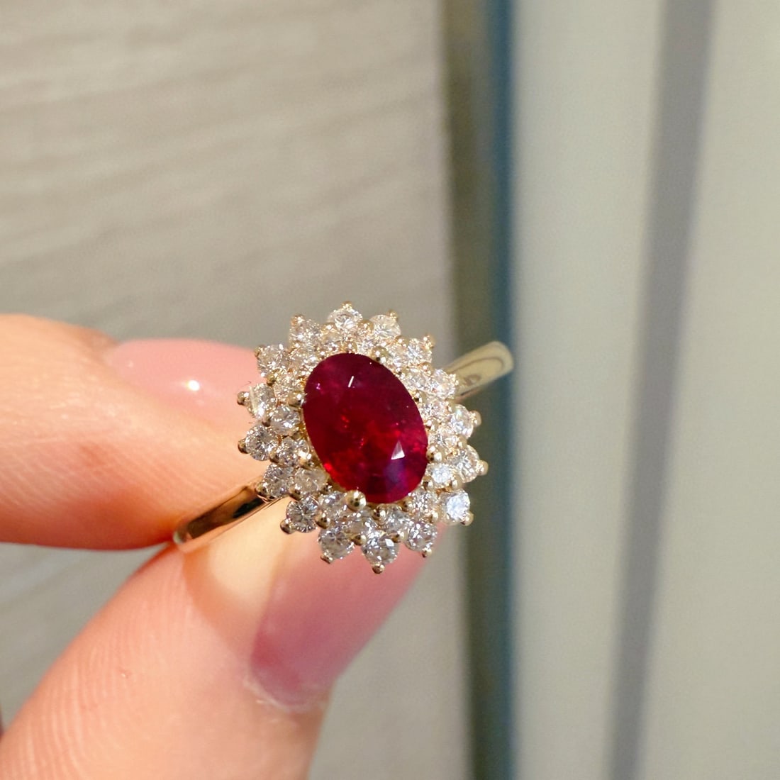 14k Gold 0.87 Ctw Vivid Red Natural Ruby & Diamond Ring: Ref:231008445 // gold content:14k gold // ring size:7. 25us // // main gemstone:ruby // shape:oval // carat weight:0. 55ct // color:vivid red // treatment:natural // // adjacent gemstone 2 : diamond