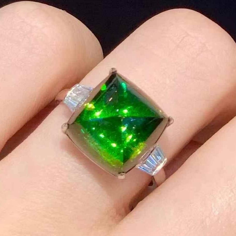 14k Gold 9.00 Ct Natural Tourmaline & Diamond Ring: Ref:231117018 // gold content:14k gold // ring size:7. 25us // // main gemstone:tourmaline // shape:sugar-loaf // carat weight:9. 00ct // color:green // treatment:natural // // adjacent gemstone 2 :