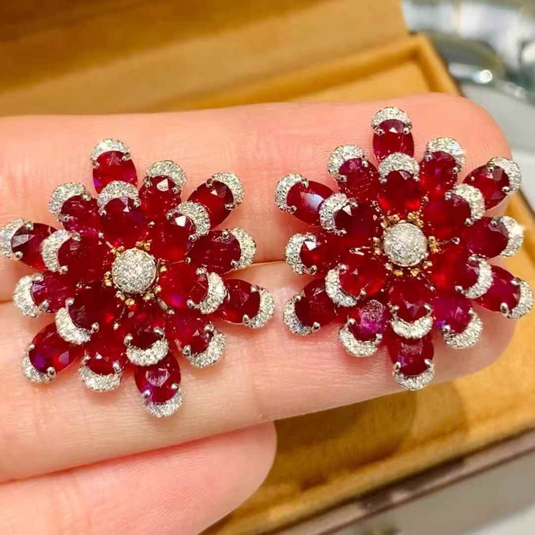 14k Gold 11.25 Ct Natural Ruby & Diamond Earrings: Ref:231117034 // gold content:14k gold // main gemstone:ruby // shape:oval // carat weight:11. 25ct // color:red // treatment:natural // // adjacent gemstone 2 : diamond // shape:round // clarity