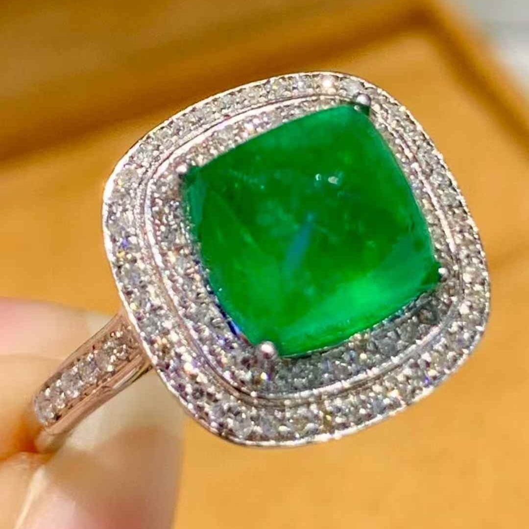 14k Gold 2.85 Ct Natural Emerald & Diamond Ring: Ref:231117067 // gold content:14k gold // ring size:7. 25us // // main gemstone:emerald // shape:sugar-loaf // carat weight:2. 85ct // color:green // treatment:natural // // adjacent gemstone 2 :
