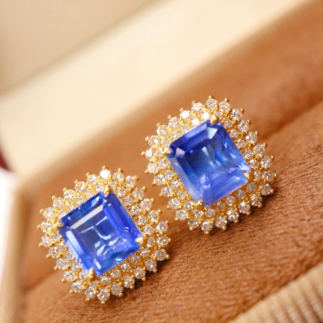 14k Gold 2.25 Ctw Natural Sapphire & Diamond Earrings: Ref:231117116 // gold content:14k gold // main gemstone:sapphire // shape:octagonal // carat weight:1. 85ct // color:blue // treatment:natural // // adjacent gemstone 2 : diamond // shape:round //