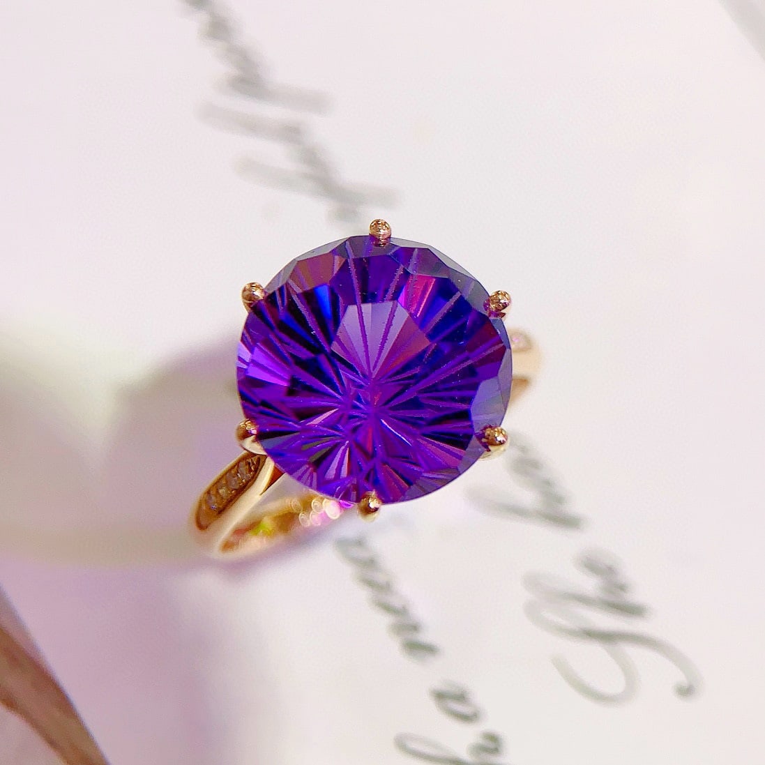 14k Gold 6.76 Ctw Natural Amethyst & Diamond Ring: Ref:231117158 // gold content:14k gold // ring size:7. 25us // // main gemstone:amethyst // shape:round // carat weight:6. 73ct // color:purple // treatment:natural // cut grade:g // // adjacent