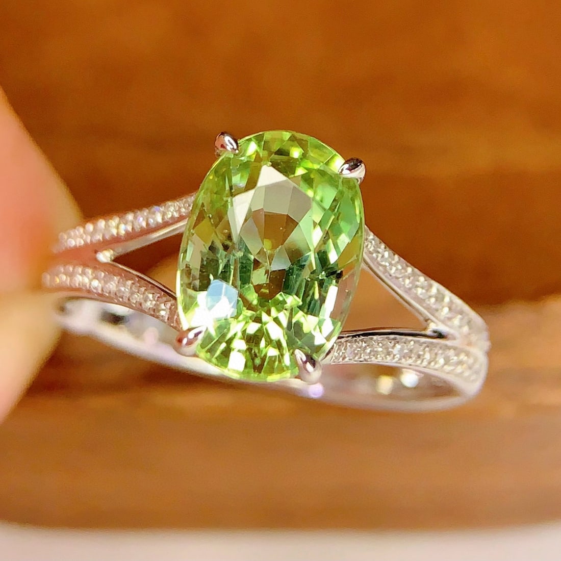 14k Gold 3.58 Ct Natural Tourmaline & Diamond Ring: Ref:231117194 // gold content:14k gold // ring size:7. 25us // // main gemstone:tourmaline // shape:oval // carat weight:3. 58ct // color:green // treatment:natural // // adjacent gemstone 2 : diamond