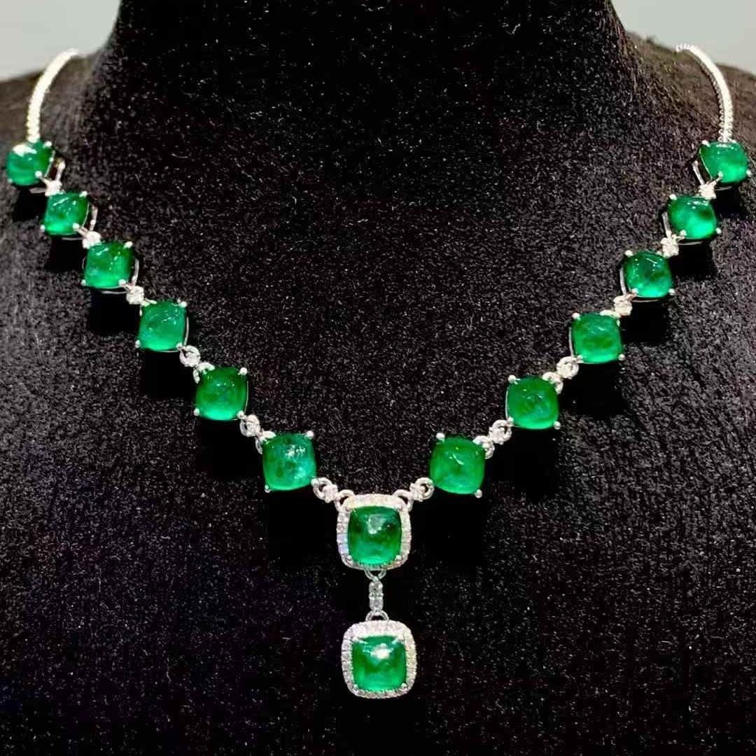14k Gold 7.8 Ct Natural Emerald & Diamond Necklace: Ref:231117204 // gold content:14k gold // main gemstone:emerald // shape:sugar-loaf // carat weight:7. 8ct // color:green // treatment:natural // // adjacent gemstone 2 : diamond // shape:round //