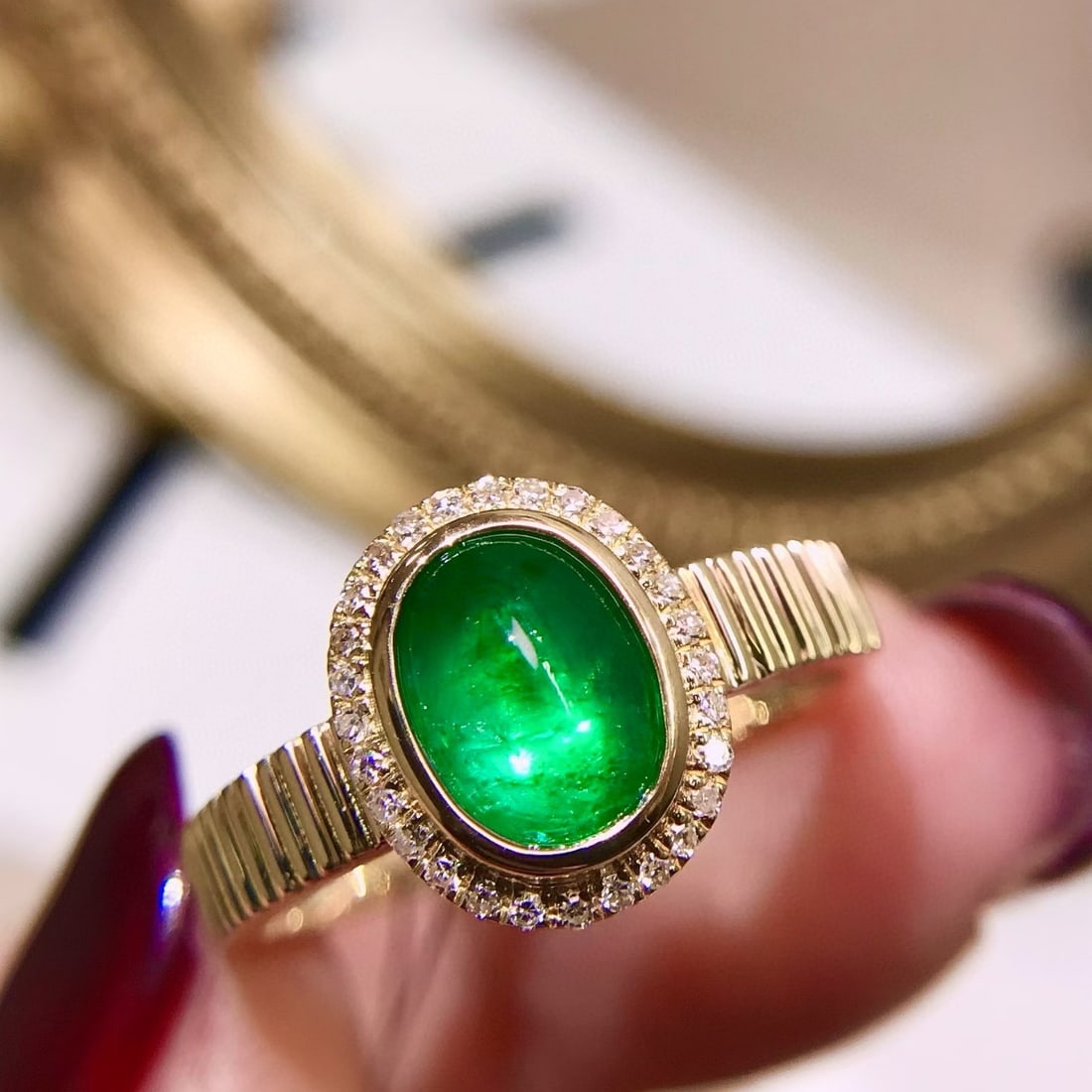 14k Gold 1.38 Ctw Natural Emerald & Diamond Ring: Ref:231117212 // gold content:14k gold // ring size:7. 25us // // main gemstone:emerald // shape:oval // carat weight:1. 2ct // color:green // treatment:natural // // adjacent gemstone 2 : diamond //