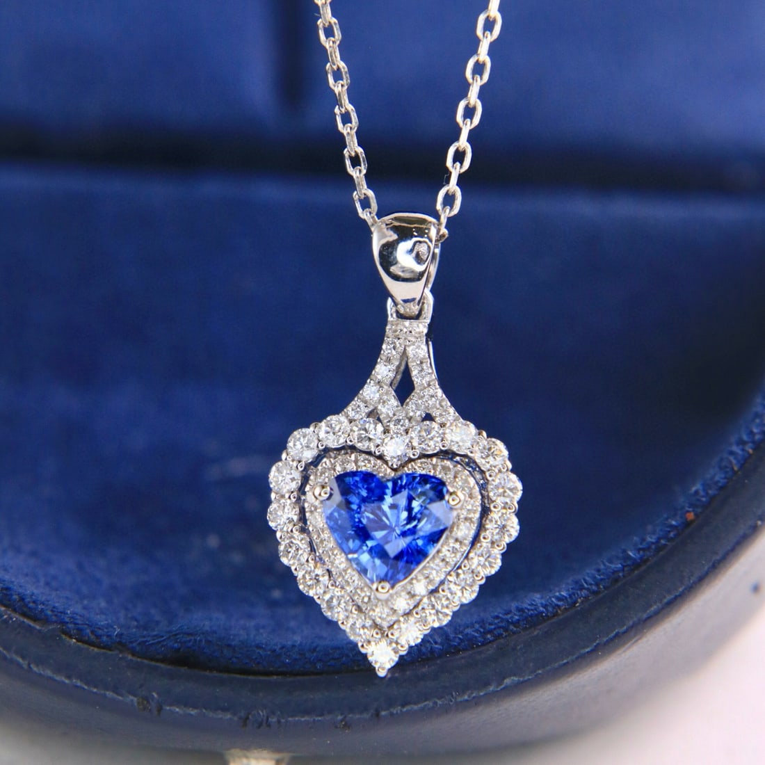 14k Gold 1.61 Ctw Natural Sapphire & Diamond Necklace: Ref:231117213 // gold content:14k gold // main gemstone:sapphire // shape:heart // carat weight:1. 15ct // color:blue // treatment:natural // // adjacent gemstone 2 : diamond // shape:round // carat w