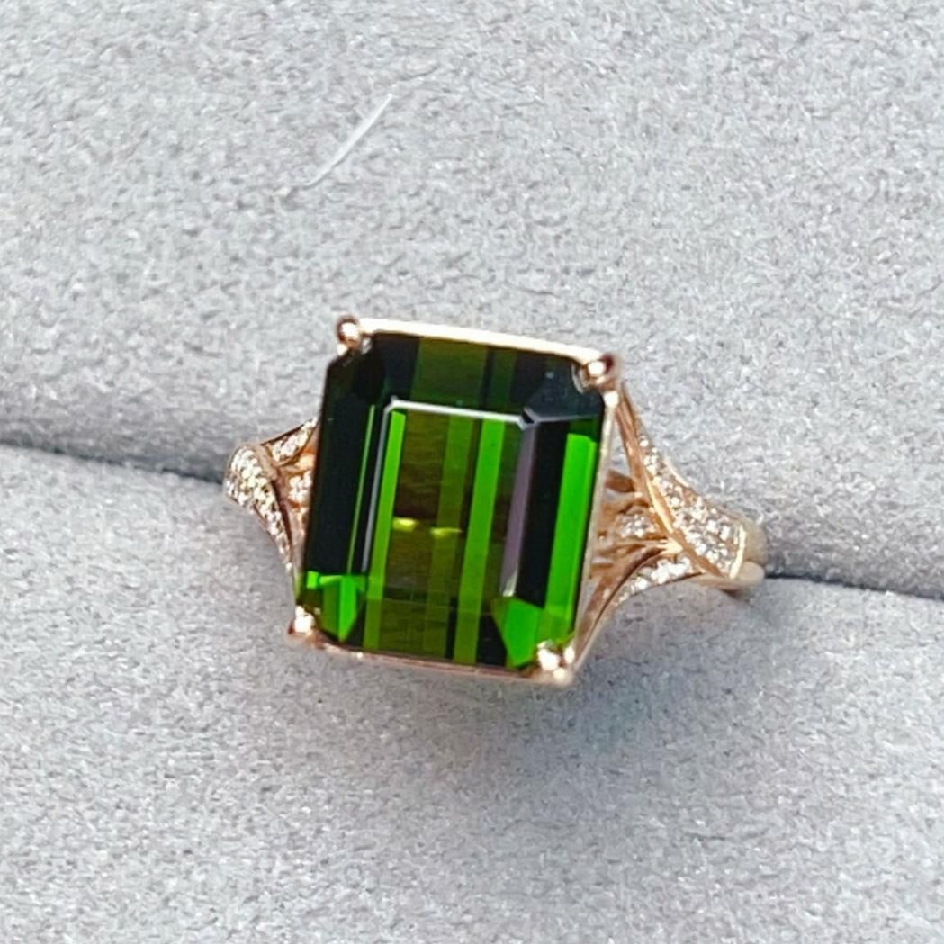 14k Gold 5.61 Ctw Natural Tourmaline & Diamond Ring: Ref:231117235 // gold content:14k gold // ring size:7. 25us // // main gemstone:tourmaline // shape:octagonal // carat weight:5. 5ct // color:green // treatment:natural // // adjacent gemstone 2 : dia