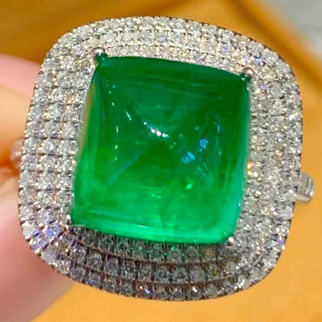 14k Gold 6.01 Ct Natural Emerald & Diamond Ring: Ref:231117251 // gold content:14k gold // ring size:7. 25us // // main gemstone:emerald // shape:sugar-loaf // carat weight:6. 01ct // color:green // treatment:natural // // adjacent gemstone 2 :