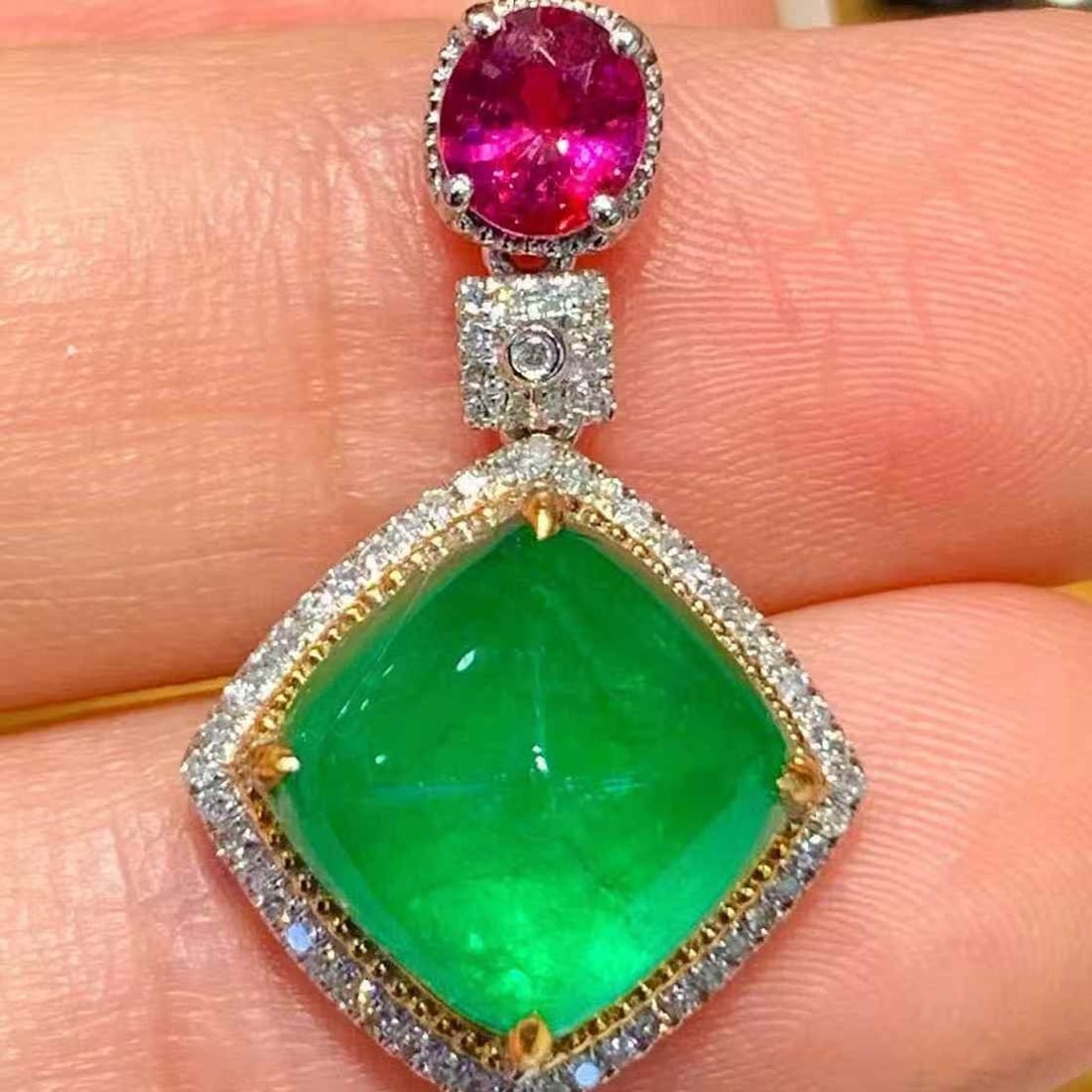 14k Gold 4.6 Ctw Natural Emerald & Ruby Pendant( Without Chain ): Ref:231117252 // gold content:14k gold // main gemstone:emerald // shape:sugar-loaf // carat weight:4. 1ct // color:green // treatment:natural // // adjacent gemstone 2 : ruby // shape:oval // carat