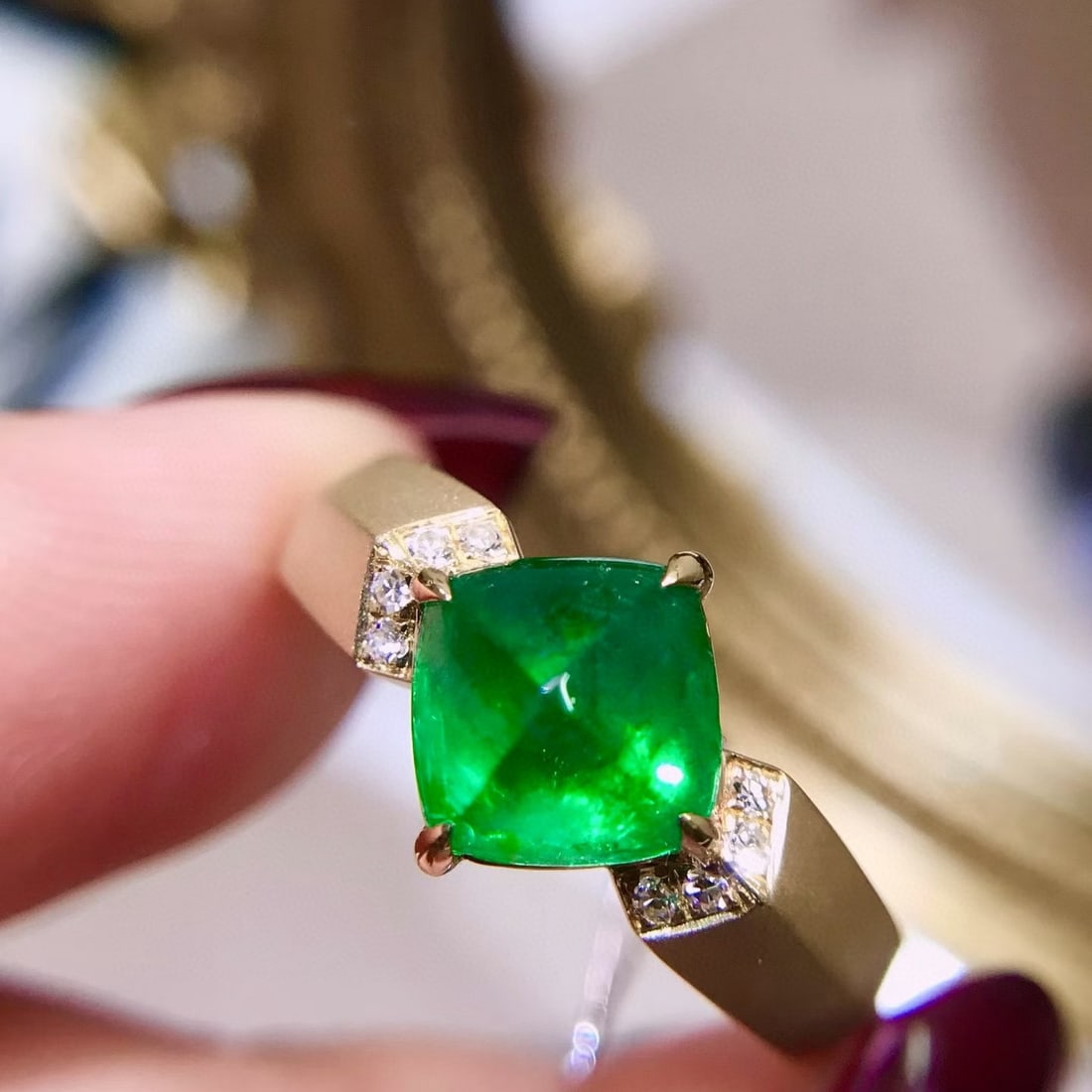 14k Gold 1.7 Ctw Natural Emerald & Diamond Ring: Ref:231117257 // gold content:14k gold // ring size:7. 25us // // main gemstone:emerald // shape:sugar-loaf // carat weight:1. 6ct // color:green // treatment:natural // // adjacent gemstone 2 :