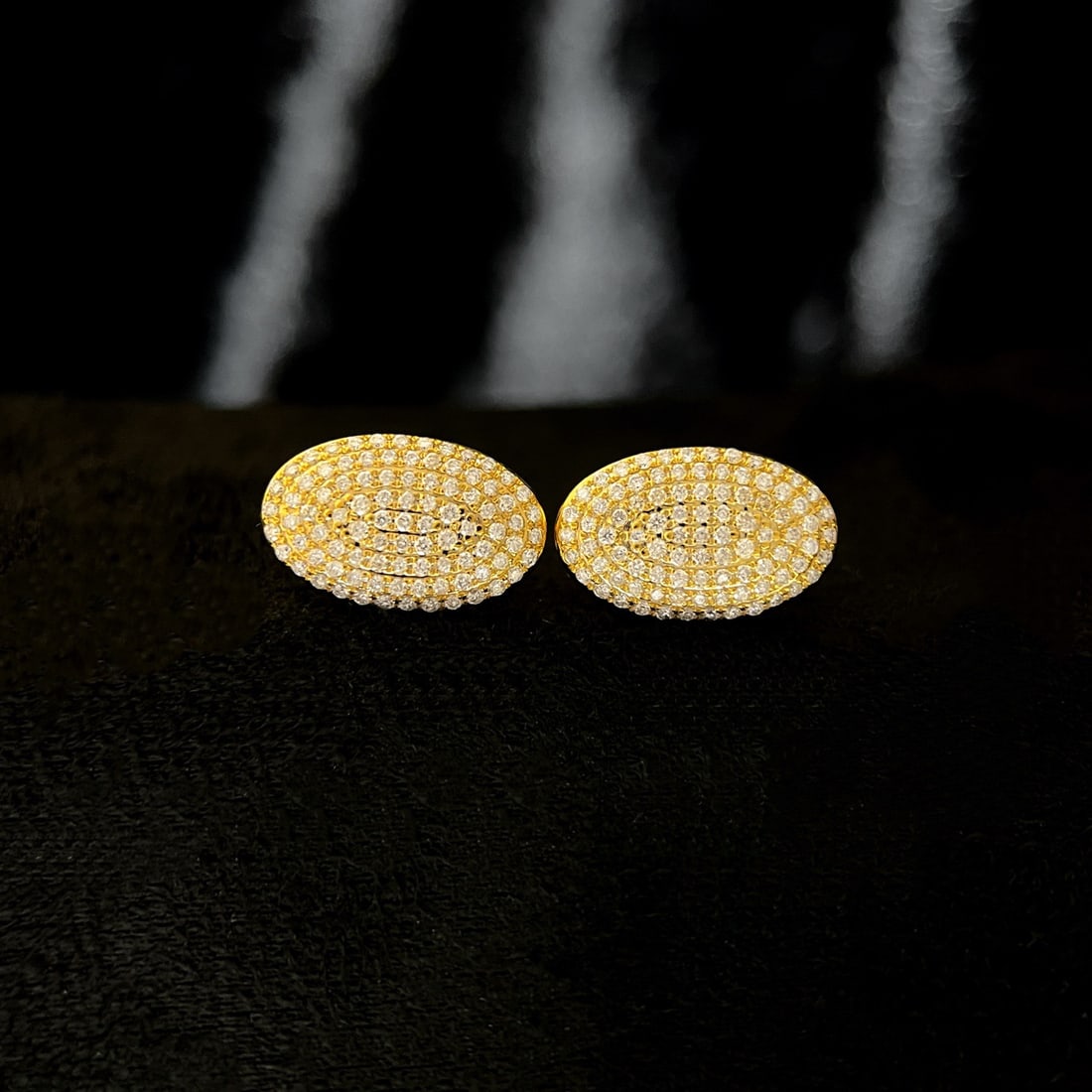 14k Gold 0.88 Ct Natural H Diamond Earrings: Ref:231118028 // gold content:14k gold // main gemstone:diamond // shape:round // carat weight:0. 88ct // clarity grade:vs-si // color:h // treatment:natural // cut grade:g // Condition: New Low