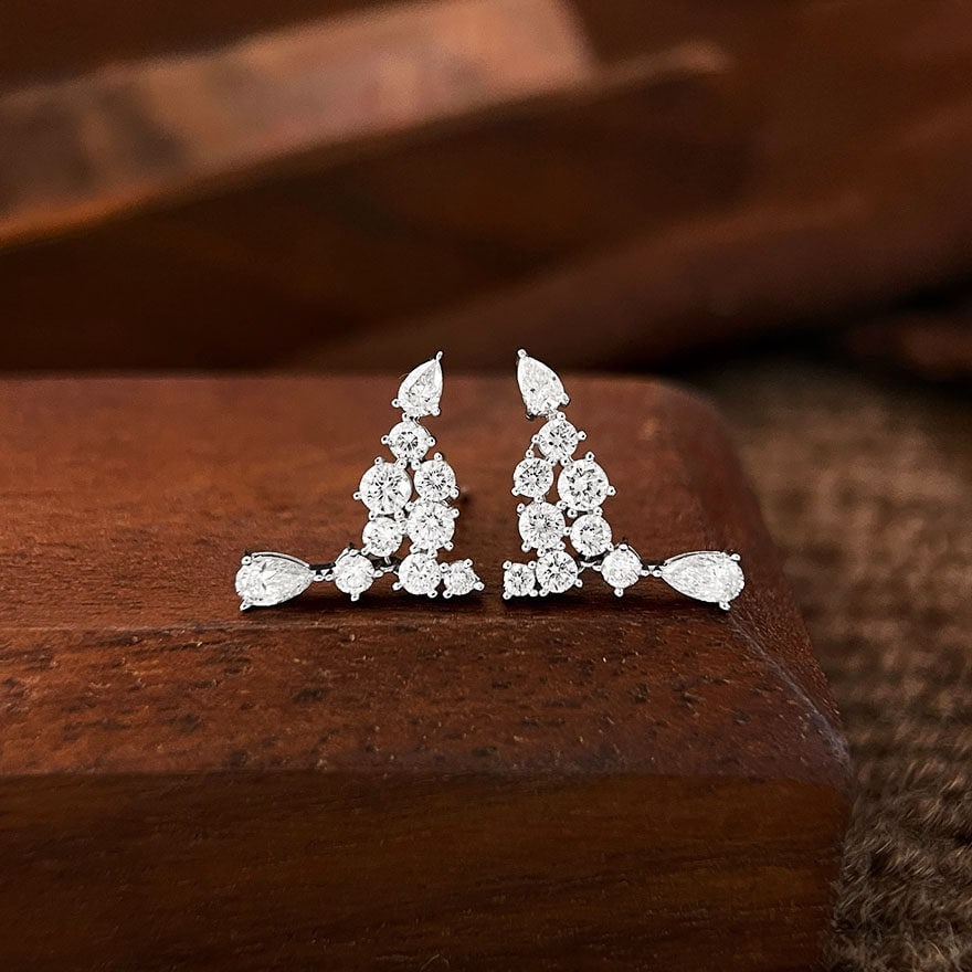 14k Gold 1.08 Ct Lab Grown Diamond Earrings: Ref:231118030 // gold content:14k gold // main gemstone:lab grown diamond // shape:multiple // carat weight:1. 08ct // clarity grade:vs-si // color:h // Condition: New Low Estimate: 3300.00 High