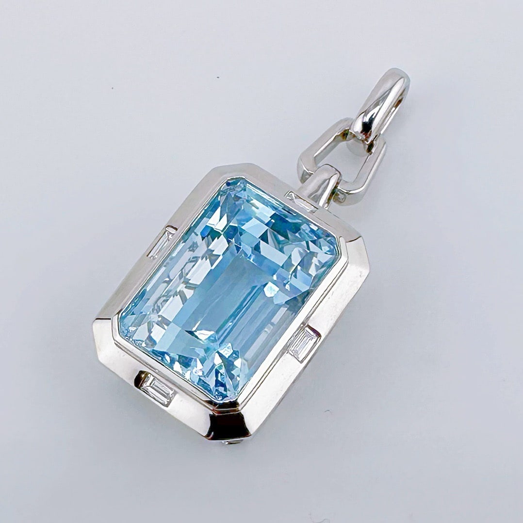 14k Gold 10.22 Ctw Natural Aquamarine & Diamond Pendant( Without Chain ): Ref:231118035 // gold content:14k gold // main gemstone:aquamarine // shape:octagonal // carat weight:10. 1ct // color:santa maria color // treatment:natural // // adjacent gemstone 2 : diamond //