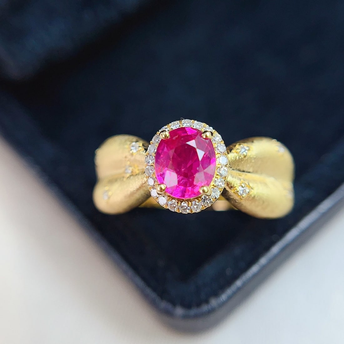 14k Gold 1.15 Ct Natural Ruby & Diamond Ring: Ref:231118049 // gold content:14k gold // ring size:7. 25us // // main gemstone:ruby // shape:oval // carat weight:1. 15ct // color:red // treatment:natural // // adjacent gemstone 2 : diamond // numb