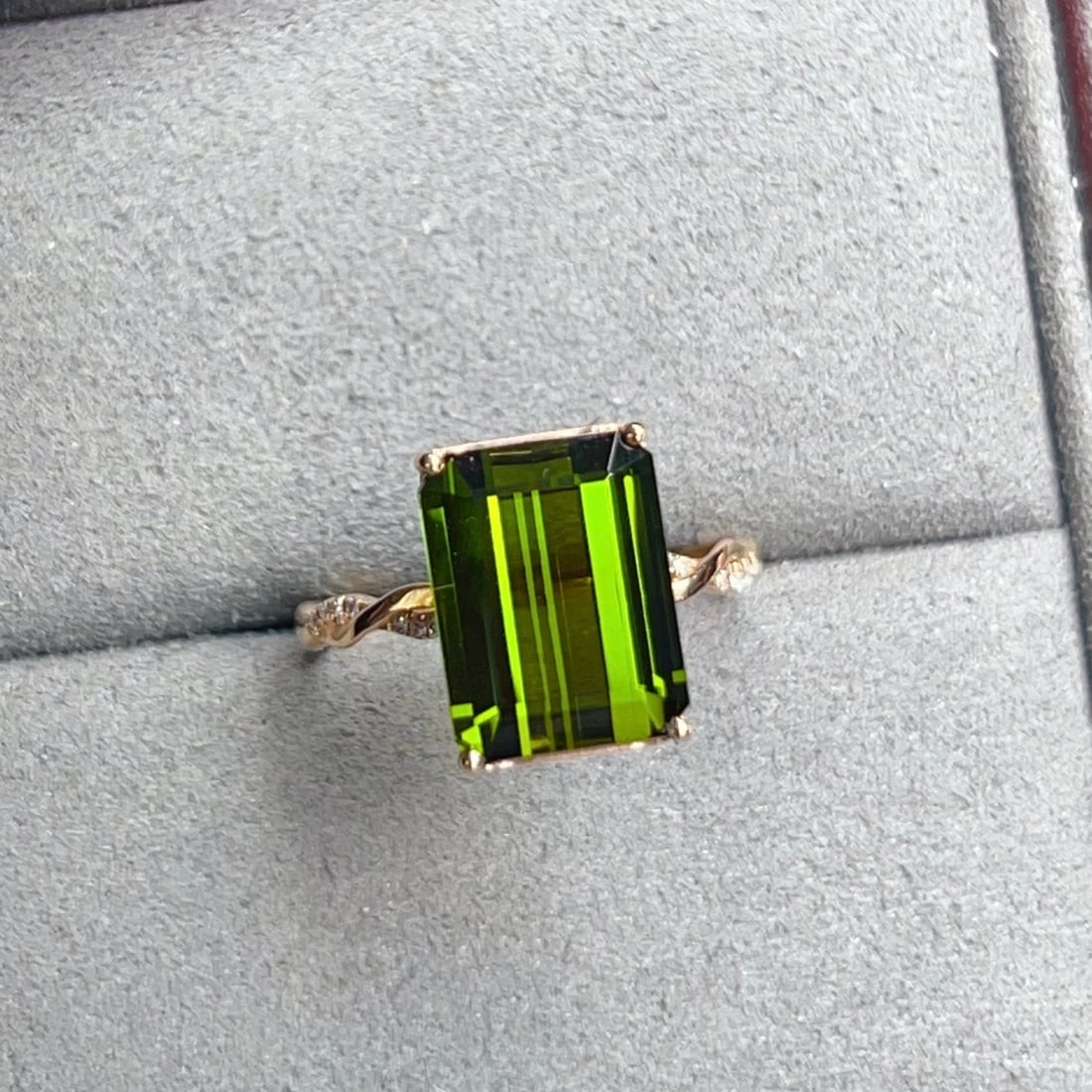 14k Gold 5.10 Ctw Natural Tourmaline & Diamond Ring: Ref:231118061 // gold content:14k gold // ring size:7. 25us // // main gemstone:tourmaline // shape:octagonal // carat weight:5. 05ct // color:green // treatment:natural // // adjacent gemstone 2 :