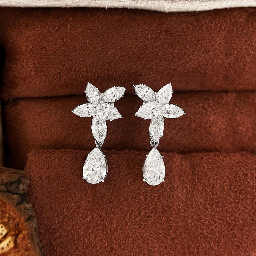14k Gold 2.1 Ct Lab Grown Diamond Earrings: Ref:231118071 // gold content:14k gold // main gemstone:lab grown diamond // shape:multiple // carat weight:2. 1ct // clarity grade:vs-si // color:h // Condition: New Low Estimate: 3800 High
