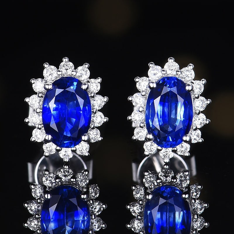 14k Gold 1.29 Ctw Natural Sapphire & Diamond Earrings: Ref:231118085 // gold content:14k gold // main gemstone:sapphire // shape:oval // carat weight:1. 07ct // color:blue // treatment:natural // // adjacent gemstone 2 : diamond // number of stones:28 //