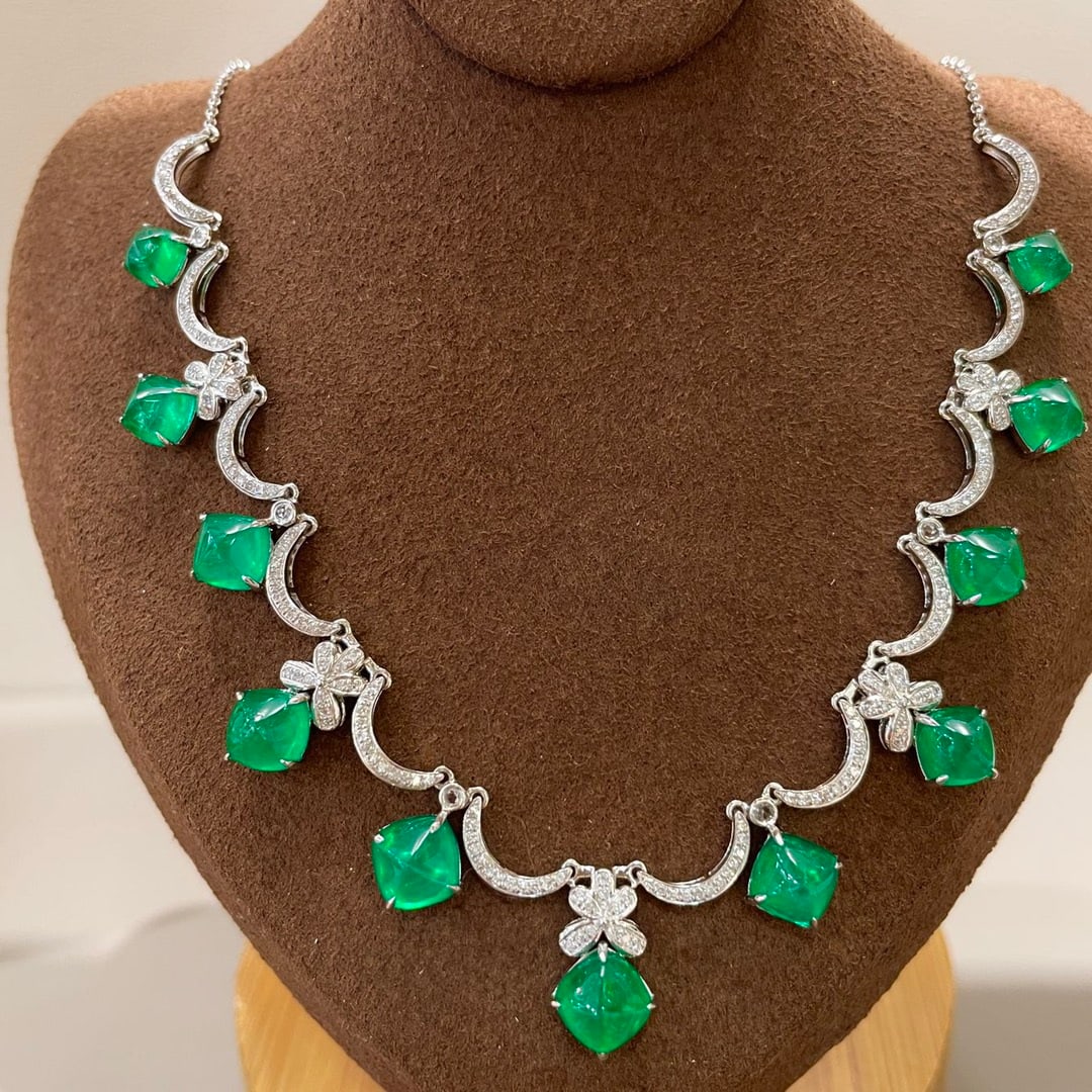 14k Gold 10.57 Ct Vivid Green Natural Emerald & Diamond & Sapphire Necklace - 2