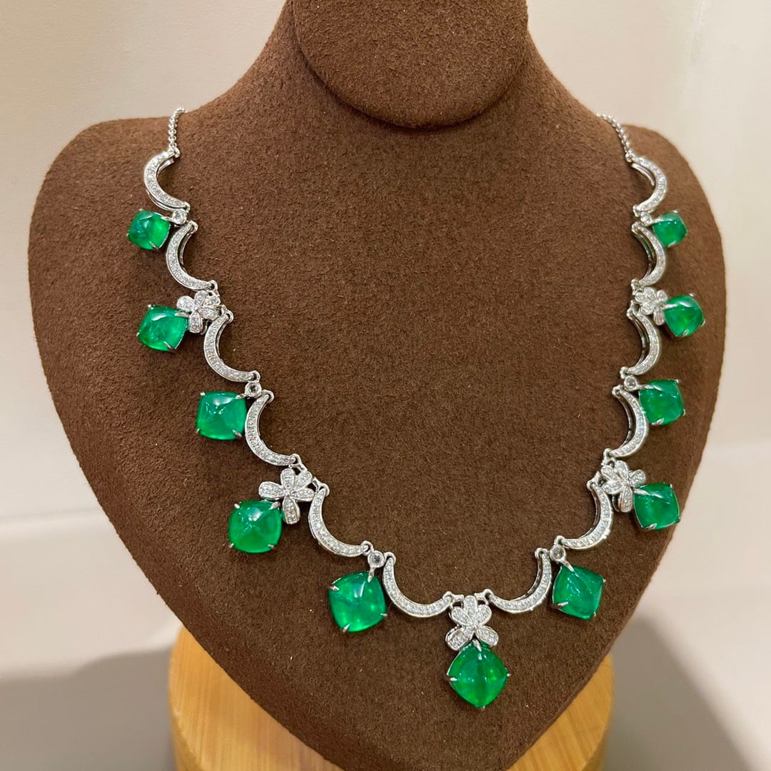 14k Gold 10.57 Ct Vivid Green Natural Emerald & Diamond & Sapphire Necklace - 4