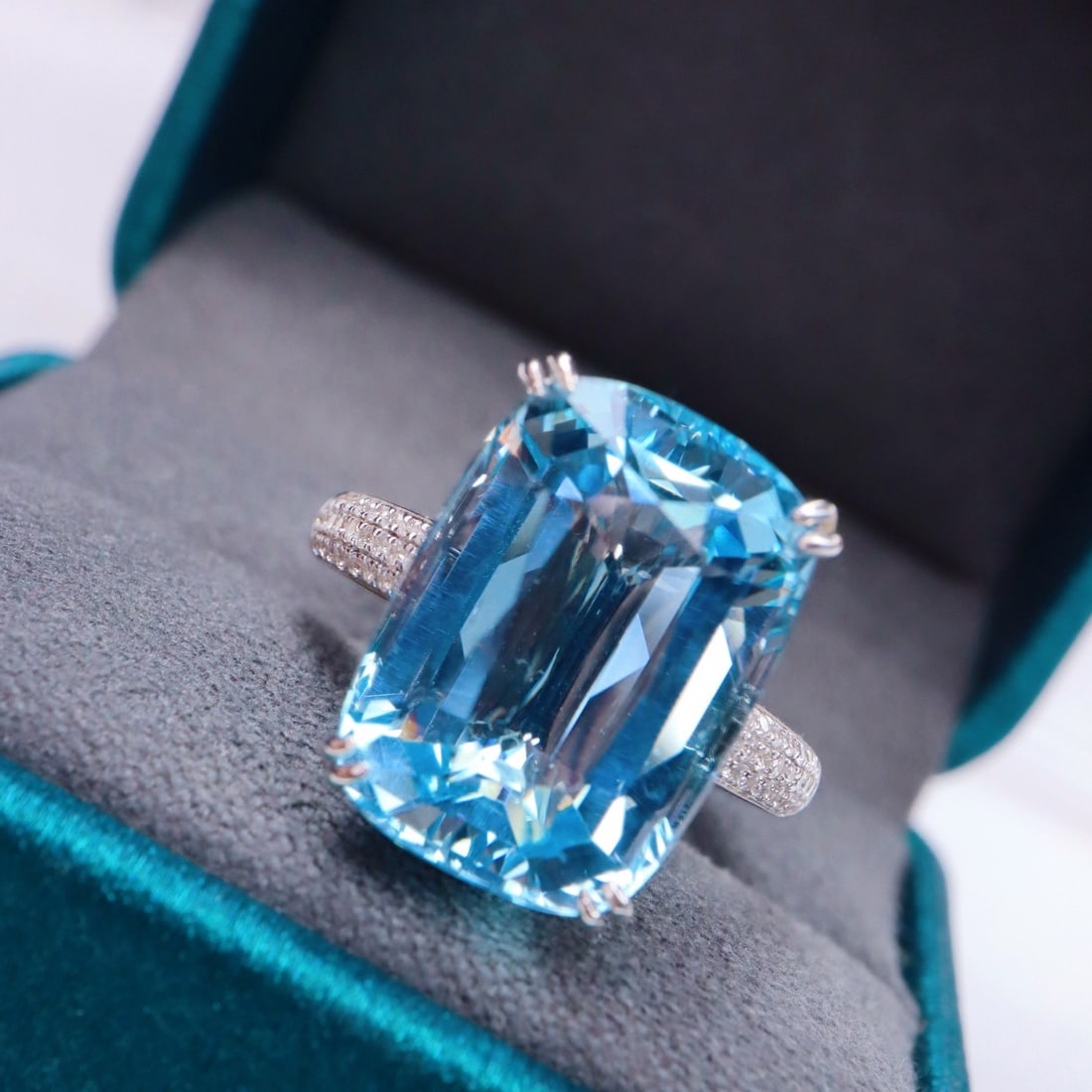 14k Gold 10.78 Ctw Natural Aquamarine & Diamond Ring: Ref:231118121 // gold content:14k gold // ring size:7. 25us // // main gemstone:aquamarine // shape:cushion // carat weight:10. 39ct // color:santa maria color // treatment:natural // // adjacent gems