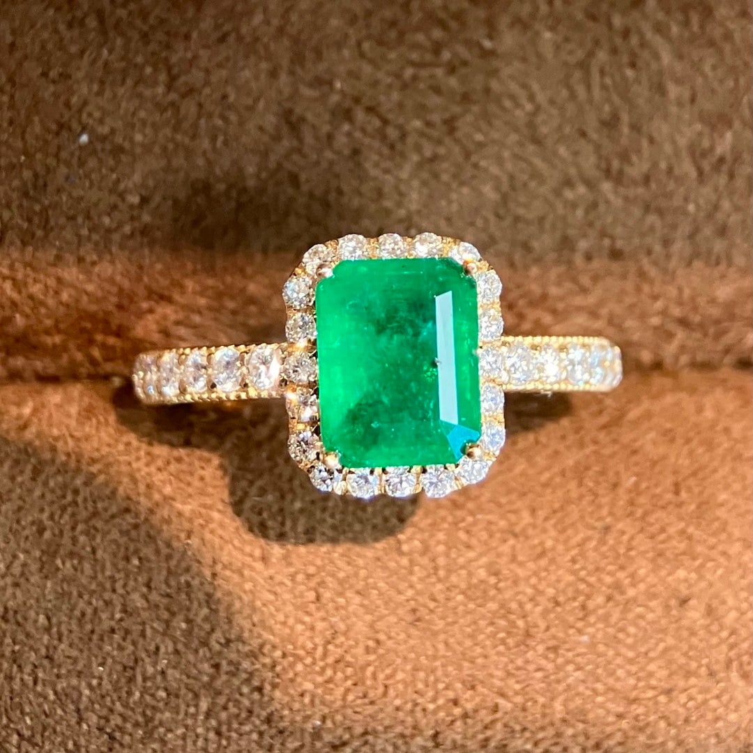 14k Gold 2.13 Ctw Vivid Green Natural Emerald & Diamond Ring: Ref:231118133 // gold content:14k gold // ring size:7. 25us // // main gemstone:emerald // shape:octagonal // carat weight:1. 59ct // color:vivid green // treatment:natural // // adjacent gemstone 2 :