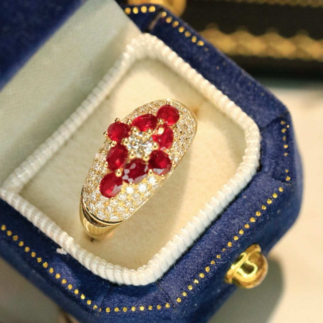 14k Gold 1.57 Ctw Vivid Red Natural Ruby & Diamond Ring: Ref:231118135 // gold content:14k gold // ring size:7. 25us // // main gemstone:ruby // shape:oval // carat weight:0. 95ct // color:vivid red // treatment:natural // // adjacent gemstone 2 : diamond