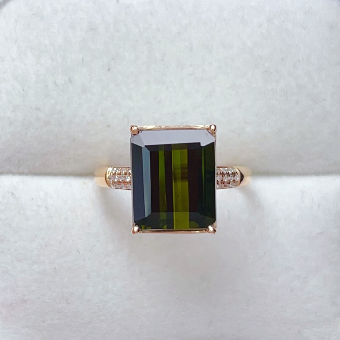 14k Gold 5.94 Ctw Natural Tourmaline & Diamond Ring: Ref:231118138 // gold content:14k gold // ring size:7. 25us // // main gemstone:tourmaline // shape:octagonal // carat weight:5. 85ct // color:green // treatment:natural // // adjacent gemstone 2 :