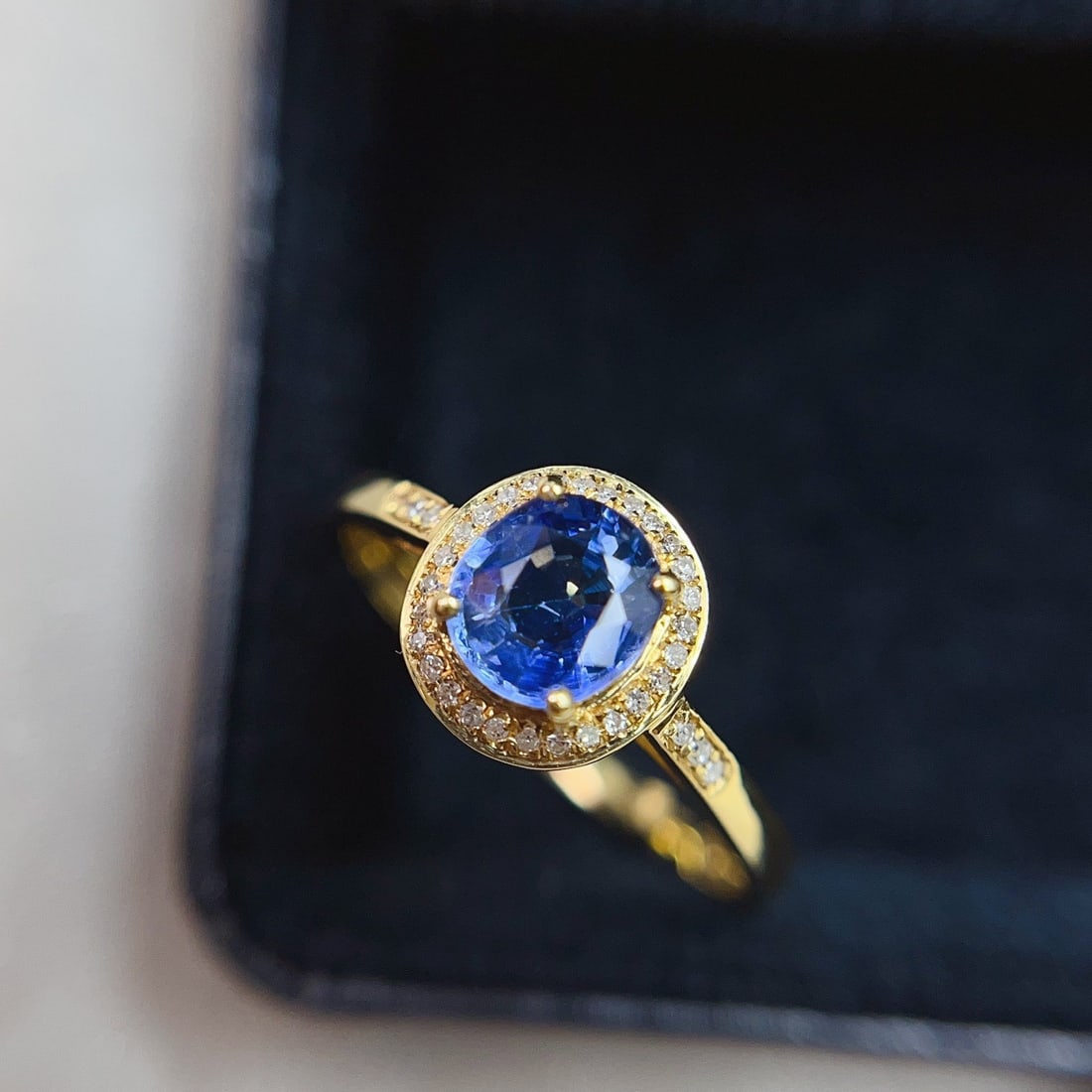 14k Gold 1.00 Ct Natural Sapphire & Diamond Ring: Ref:231118141 // gold content:14k gold // ring size:7. 25us // // main gemstone:sapphire // shape:oval // carat weight:1. 00ct // color:blue // treatment:natural // // adjacent gemstone 2 : diamond