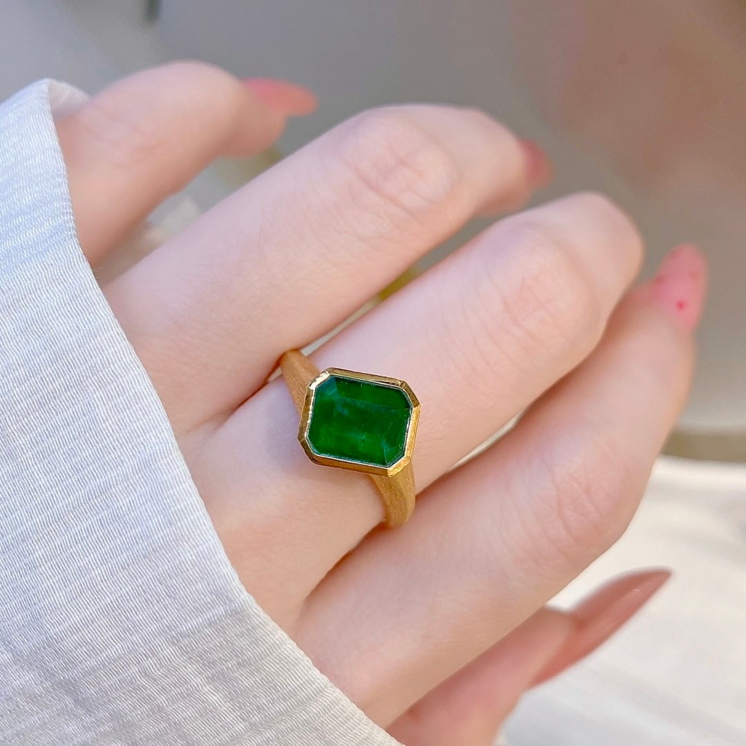 14k Gold 1.59 Ct Vivid Green Natural Emerald Ring - 5