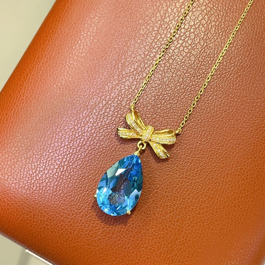14k Gold 5.50 Ct Natural Topaz & Diamond Necklace - 2