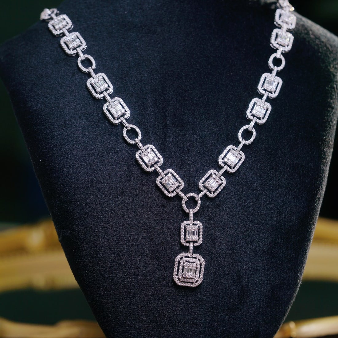 14k Gold 4.00 Ct Natural H Diamond Necklace: Ref:231118182 // gold content:14k gold // main gemstone:diamond // shape:multiple // carat weight:4. 00ct // clarity grade:vs-si // color:h // treatment:natural // Condition: New Low Estimate:
