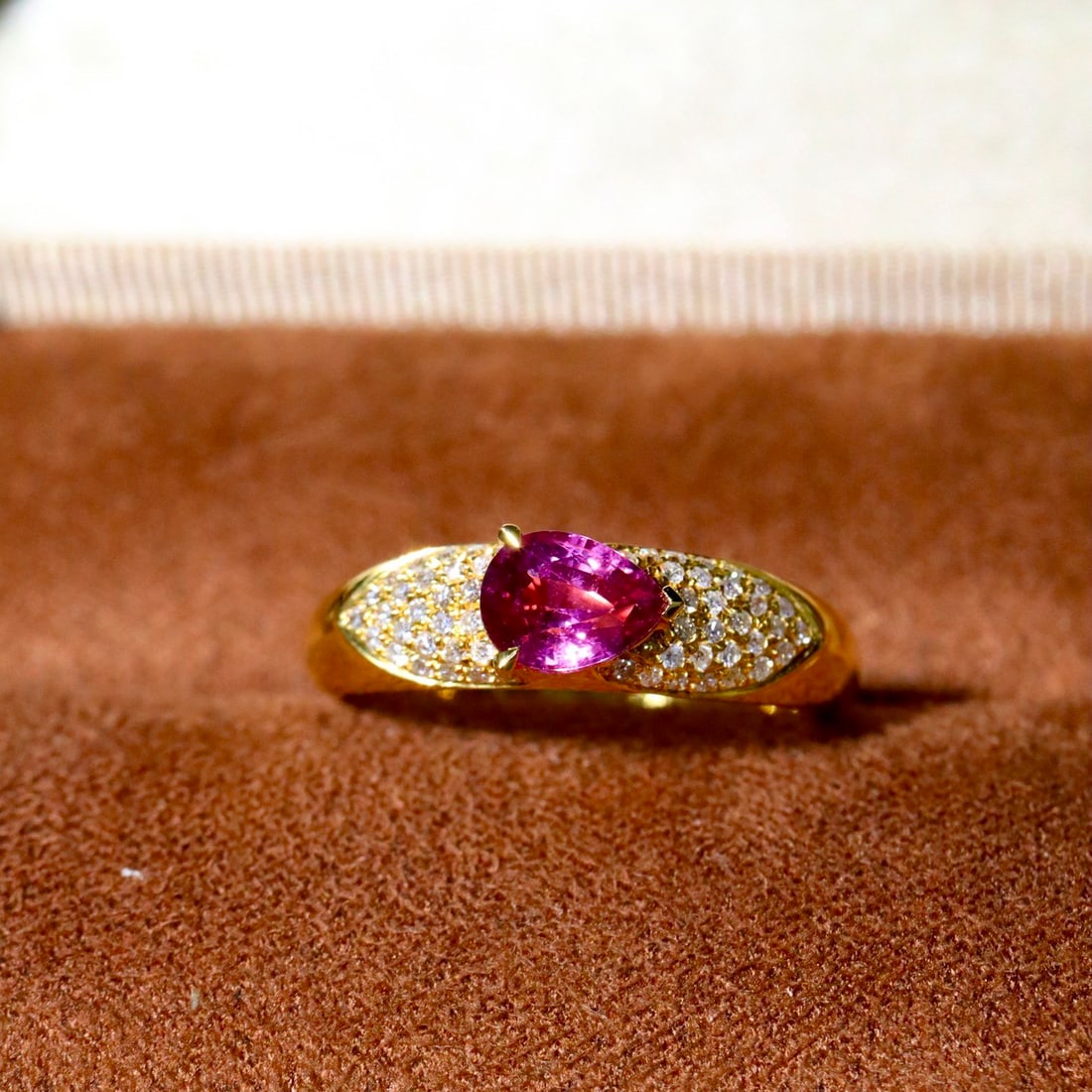 14k Gold 1.23 Ctw Natural Ruby & Diamond Ring: Ref:231118184 // gold content:14k gold // ring size:7. 25us // // main gemstone:ruby // shape:pear // carat weight:1. 0ct // color:red // treatment:natural // // adjacent gemstone 2 : diamond //