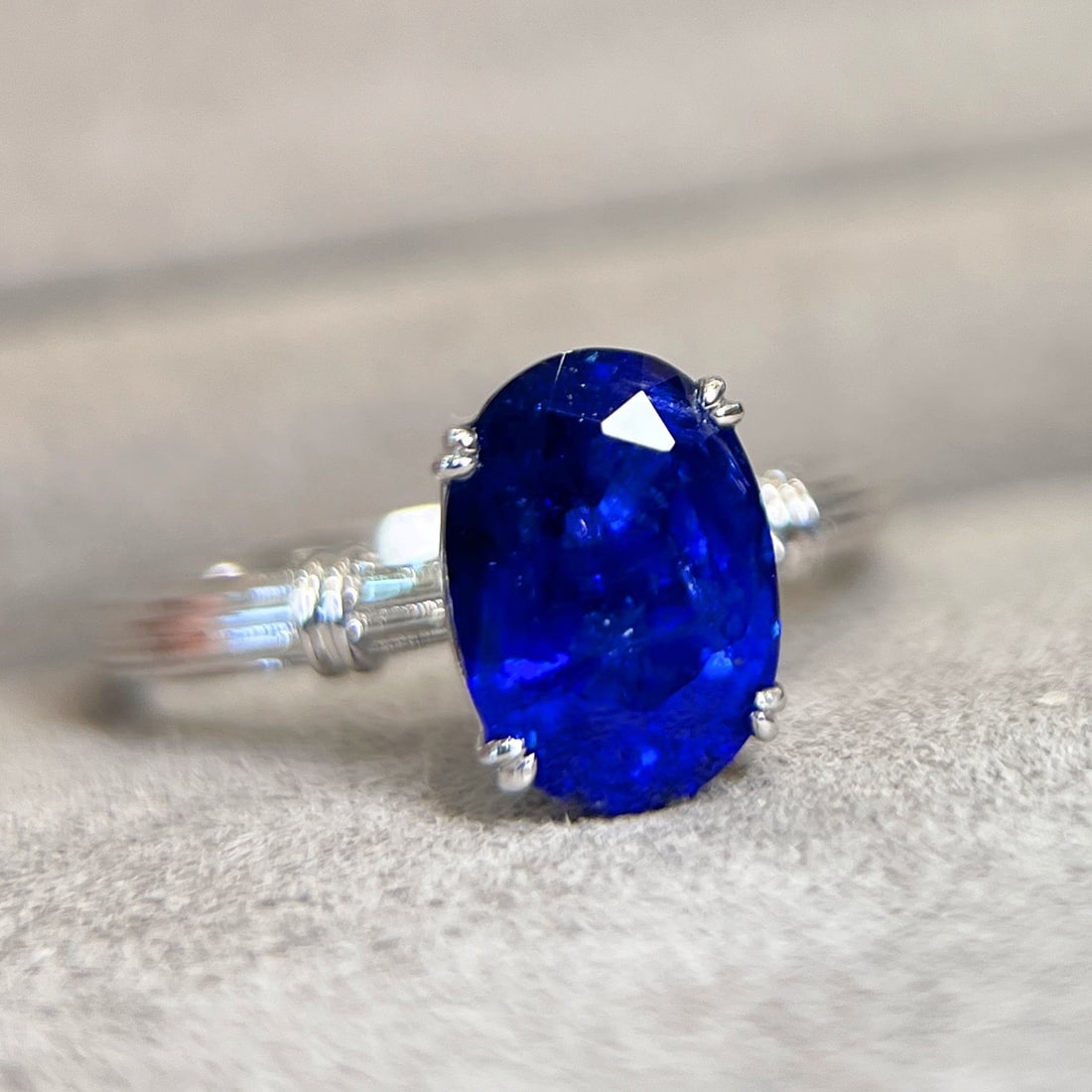 14k Gold 3.09 Ct Vivid Blue Natural Sapphire Ring: Ref:231118214 // gold content:14k gold // ring size:7. 25us // // main gemstone:sapphire // shape:oval // carat weight:3. 09ct // color:vivid blue // treatment:natural // Low Estimate: 9300 Condition:
